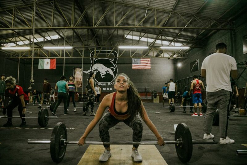 Descubre el mundo del gimnasio CrossFit: entrenamiento y comunidad
