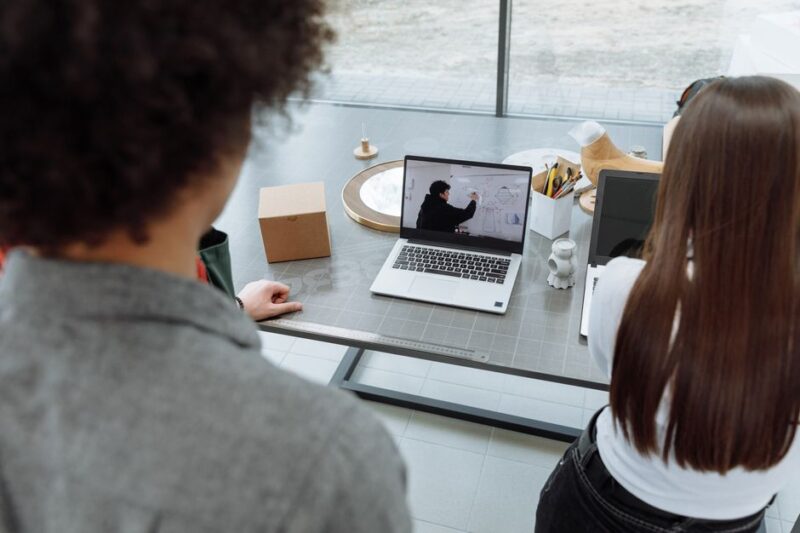 La Revolución de la Formación Profesional Online: Oportunidades y Desafíos