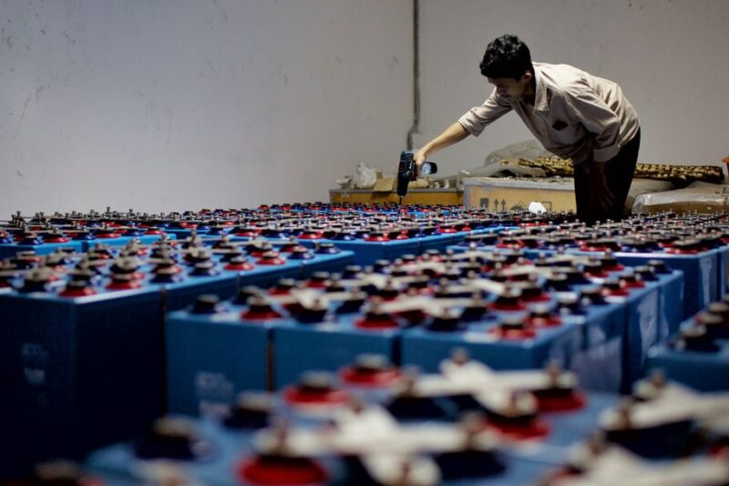 The Future of Electric Vehicle Batteries: Key Suppliers and Trends