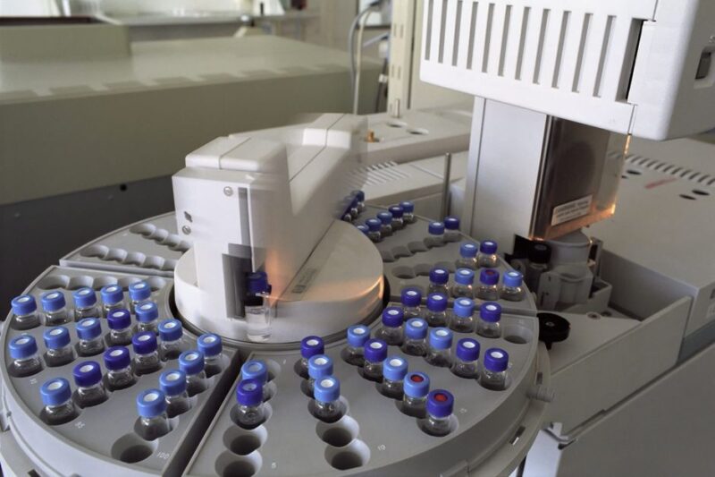 Los equipos esenciales para un laboratorio clínico eficiente
